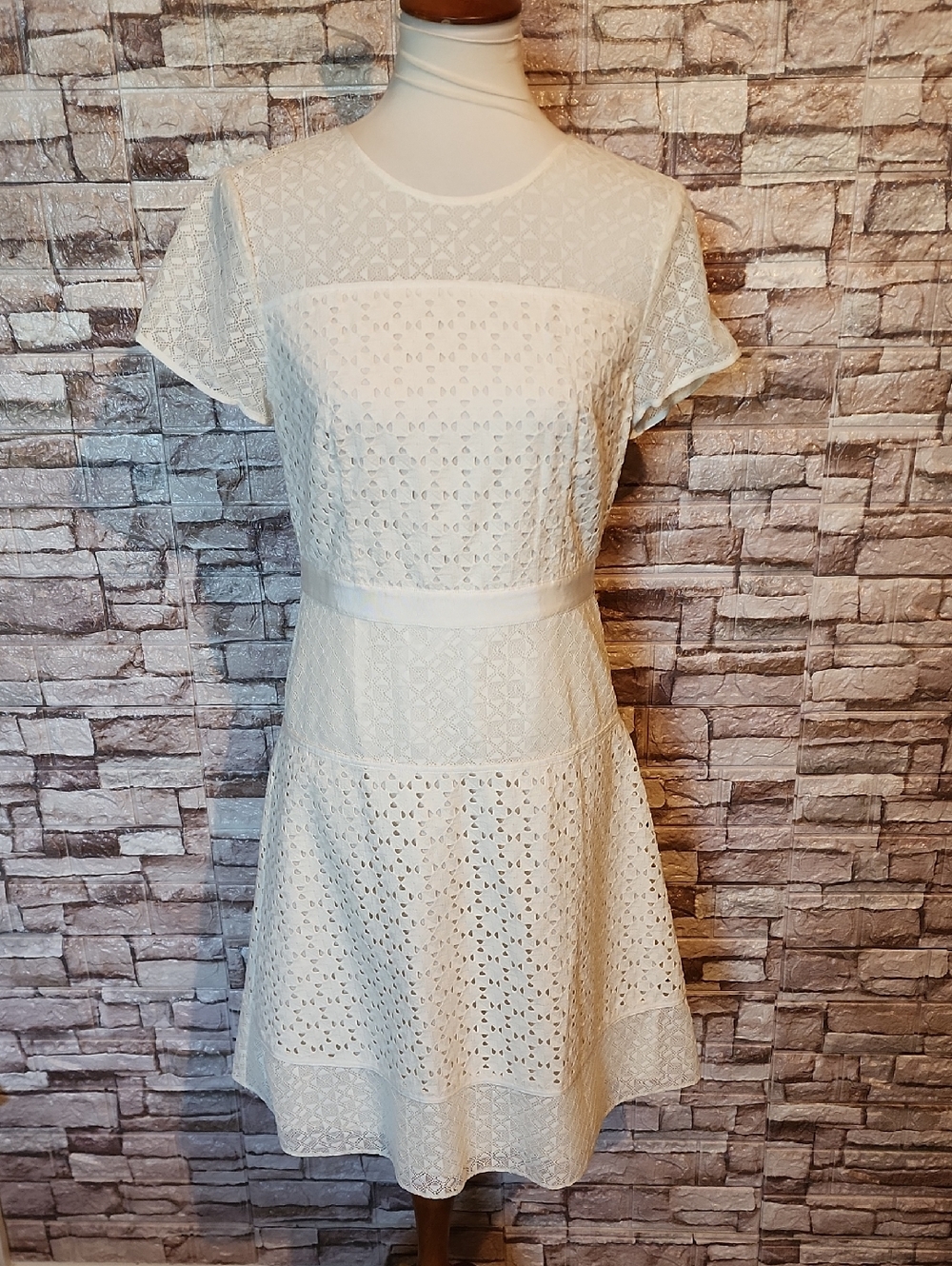 Banana Republic White Eyelet Short Sleeve Dress Brand New